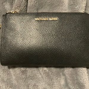 Micheal Kors Wristlet